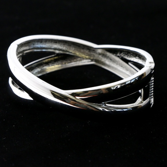 Spring-loaded Cuff-Bracelet Silver-Tone NWOT - Picture 2 of 2